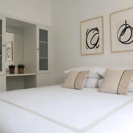 Close To Everything Bright Modern * Nazaré