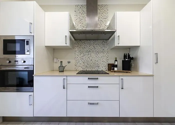 Close To Everything Bright Modern