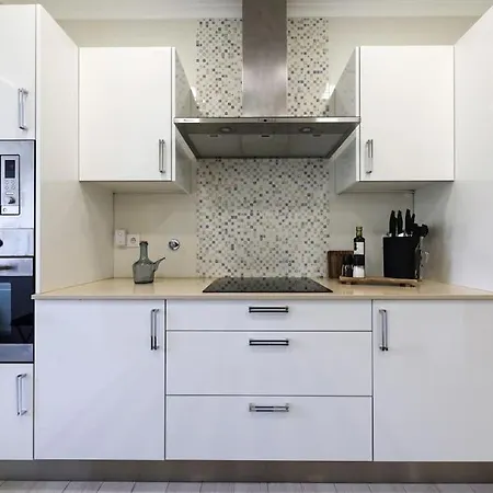 Close To Everything Bright Modern