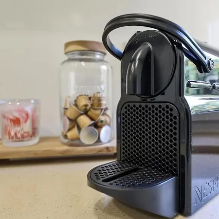 Close To Everything Bright Modern דירה נאזרה