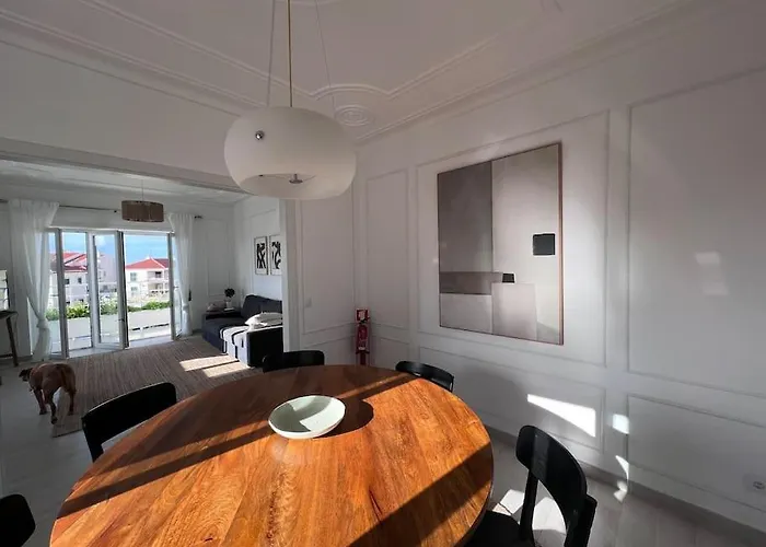 Close To Everything Bright Modern